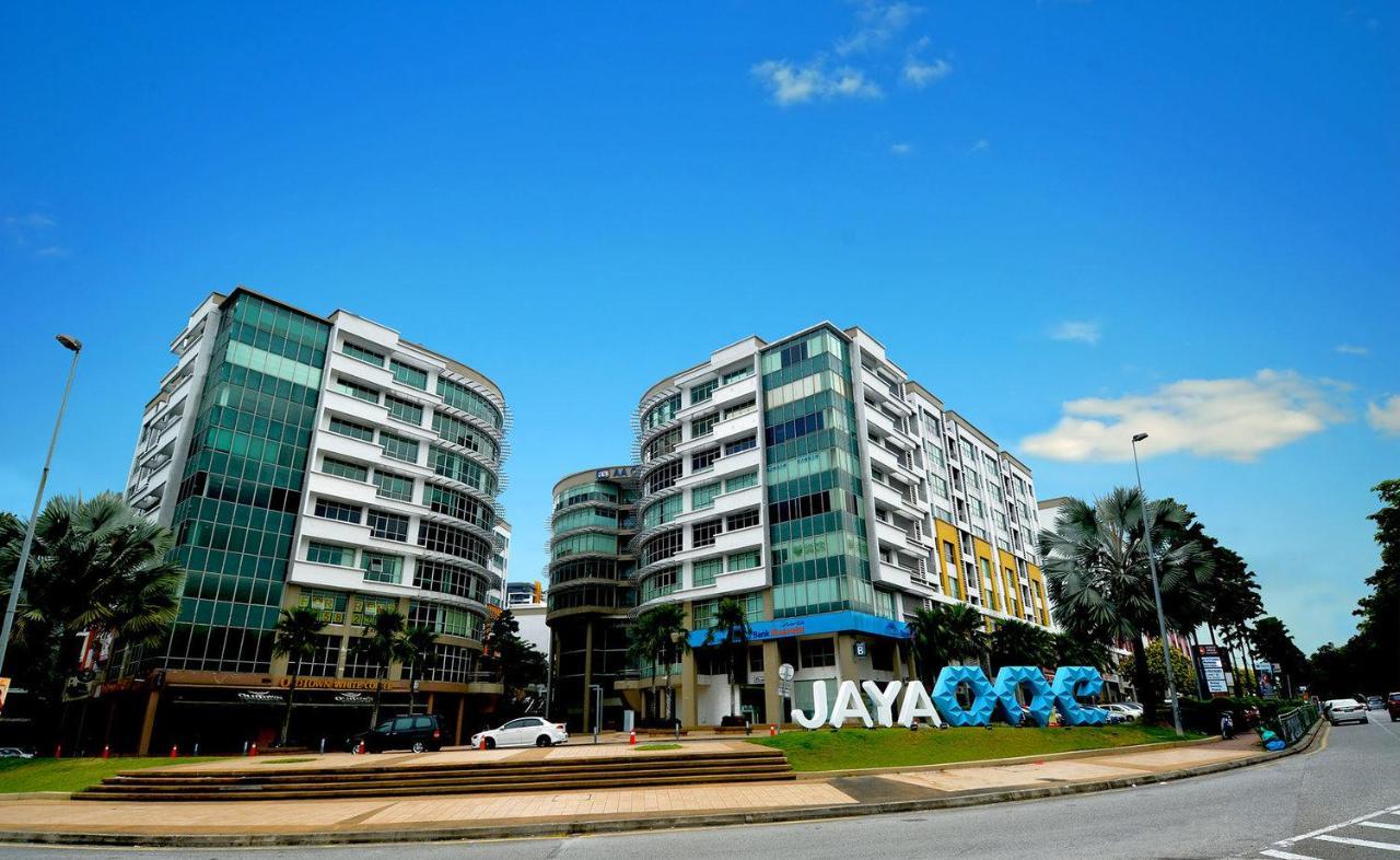 Studio Units At Pacific Tower Near Jaya One By Comfyasia بيتالينغ جايا المظهر الخارجي الصورة